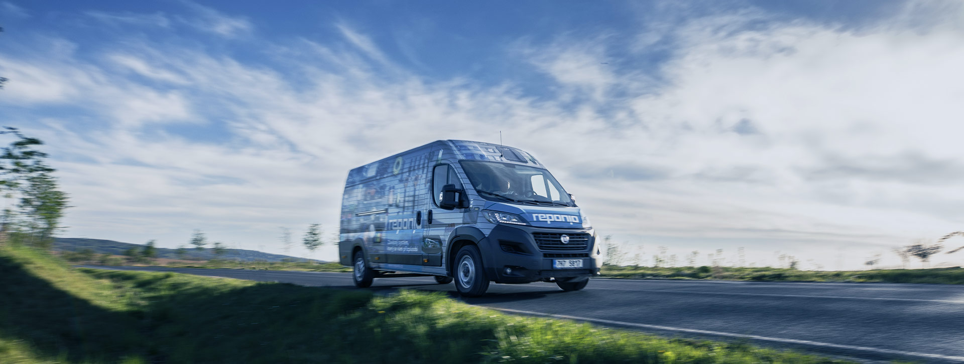 Încredințați instalarea panoului de perete Reponio unei firme specializate.