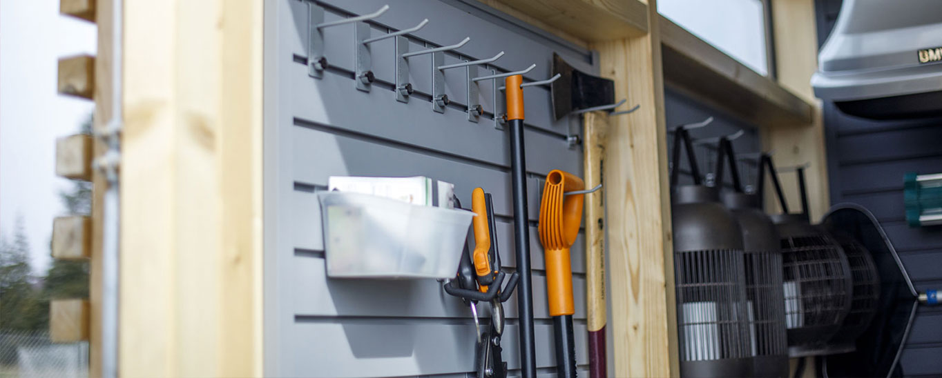 CǍSUȚA DIN GRǍDINǍ